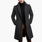 Cappotto da uomo con colletto dentellato e chiusura con bottoni sul davanti