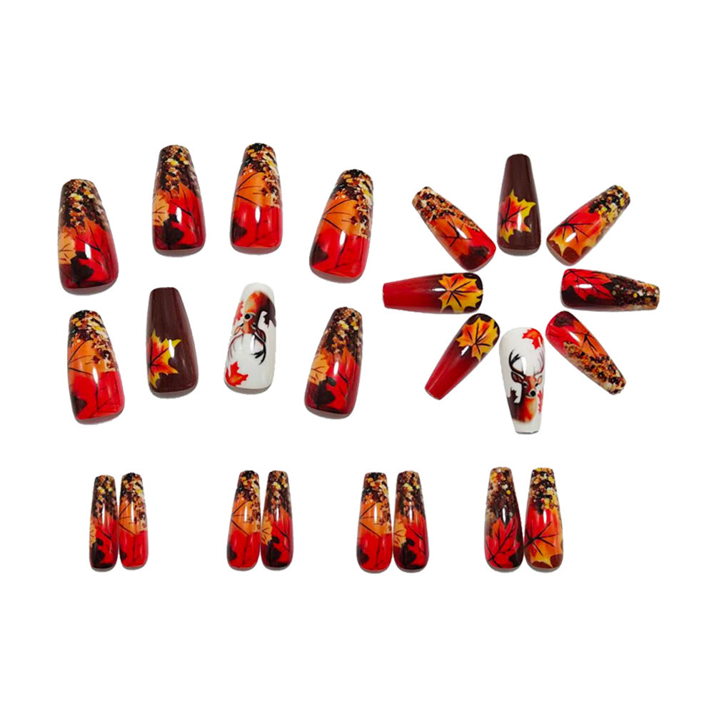 Nail art artificiale con design a foglie autunnali