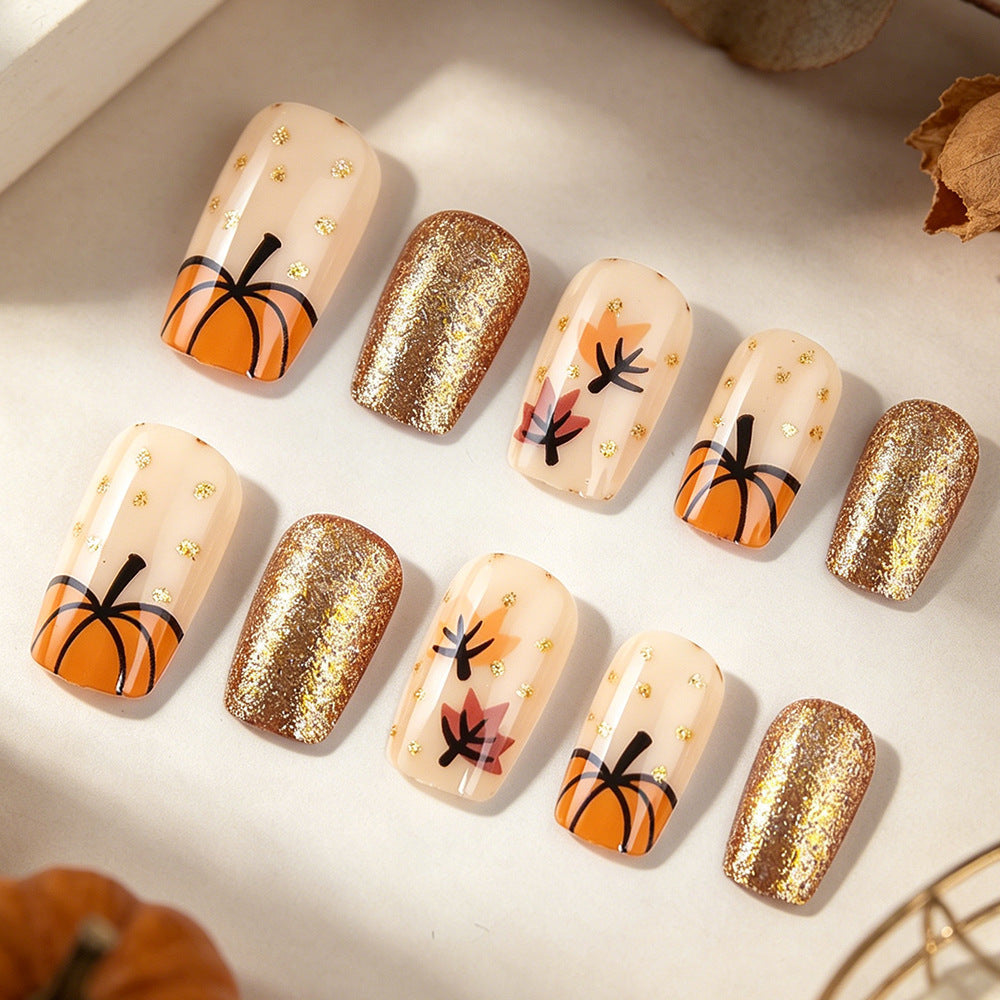 Nail art decorativa ispirata all'autunno
