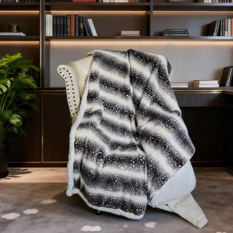 Accogliente coperta per cani da donna in morbido pile e design moderno
