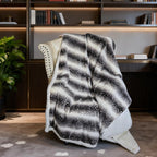 Accogliente coperta per cani da donna in morbido pile e design moderno