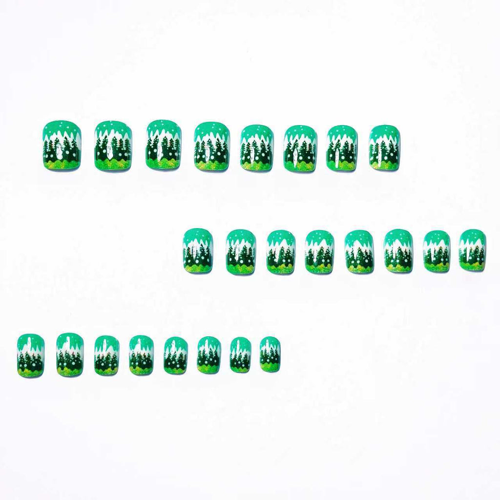 Nail art festosa nella foresta invernale