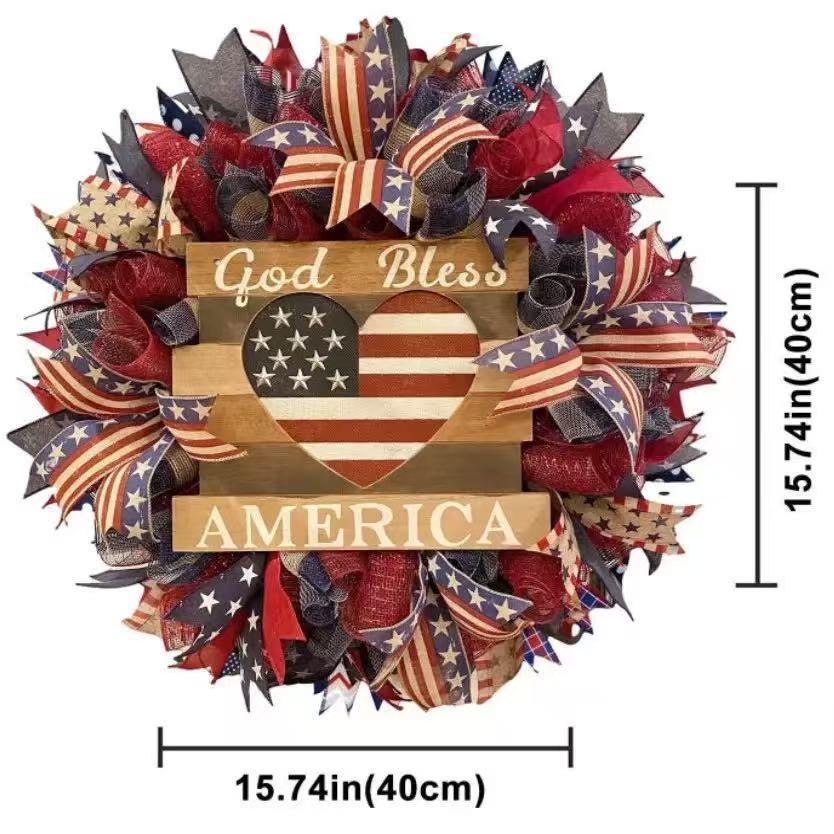 Ghirlanda decorativa patriottica americana per porta d'ingresso con nastro a rete di tela e placca a cuore in legno con nastro a rete di tela