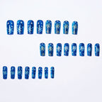 Nail art glitterata a tema invernale festivo