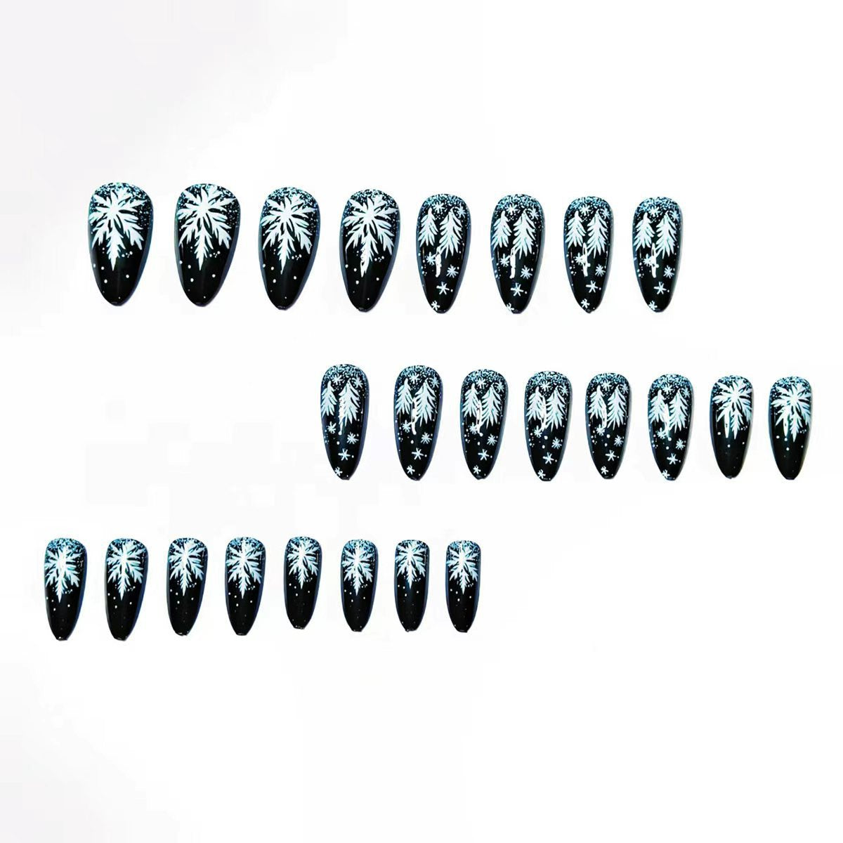 Nail art a tema invernale innevato