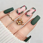 Set nail art con eleganti motivi natalizi