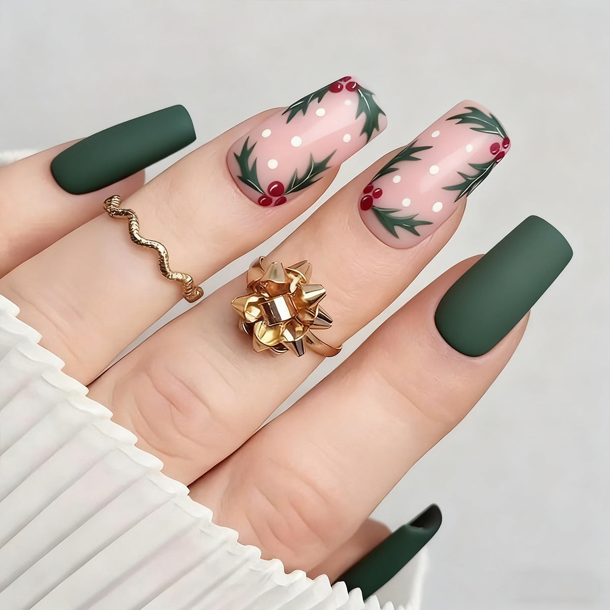 Set nail art con eleganti motivi natalizi