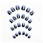 Nail art artificiale con motivo foresta invernale