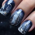 Nail art artistica nella foresta invernale
