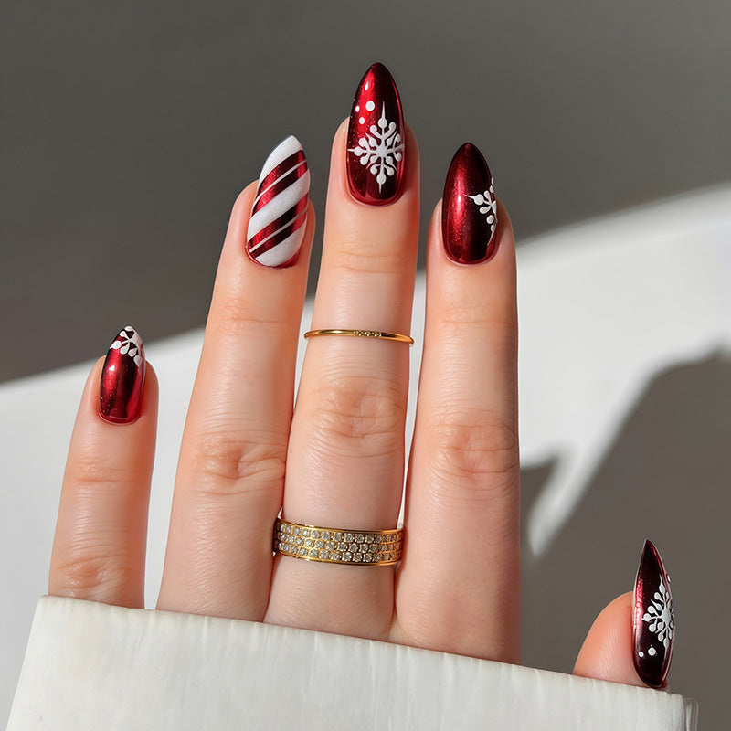 Elegante set per nail art natalizio