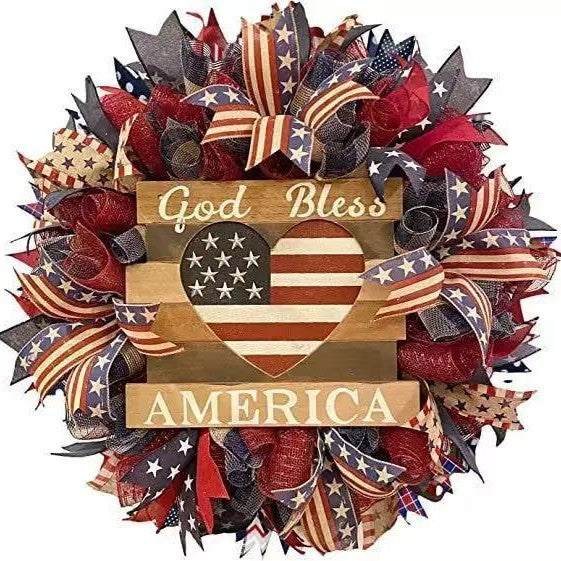 Ghirlanda decorativa patriottica americana per porta d'ingresso con nastro a rete di tela e placca a cuore in legno con nastro a rete di tela