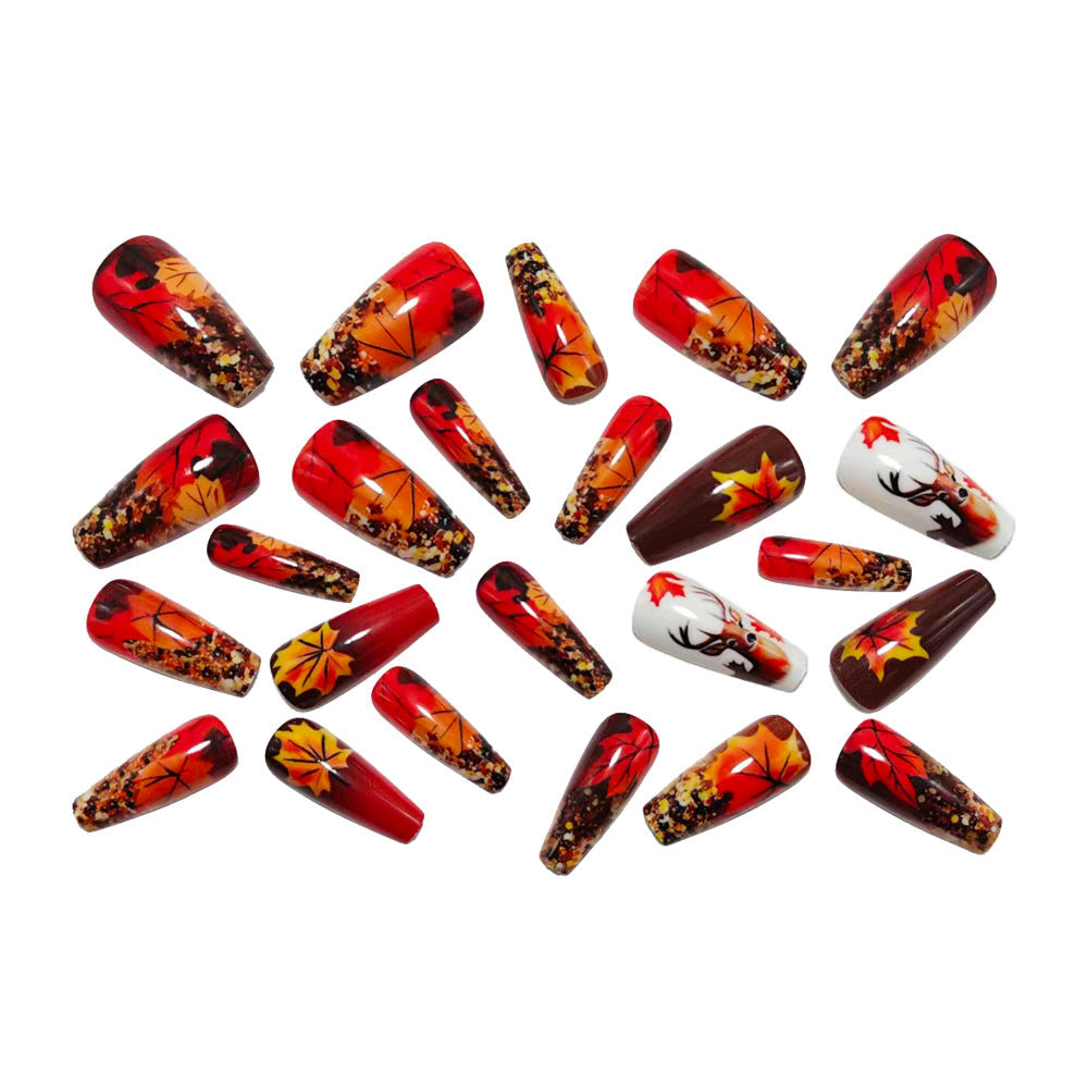Nail art artificiale con design a foglie autunnali