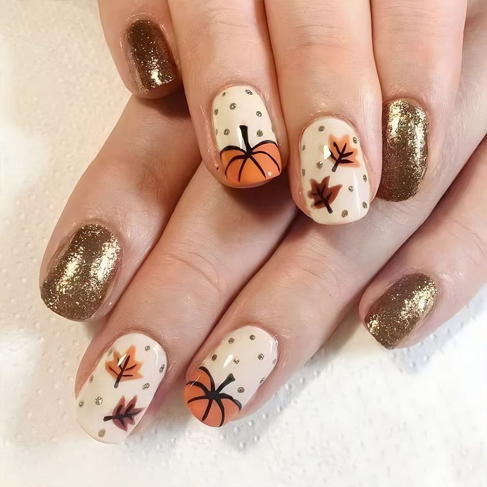 Nail art decorativa ispirata all'autunno