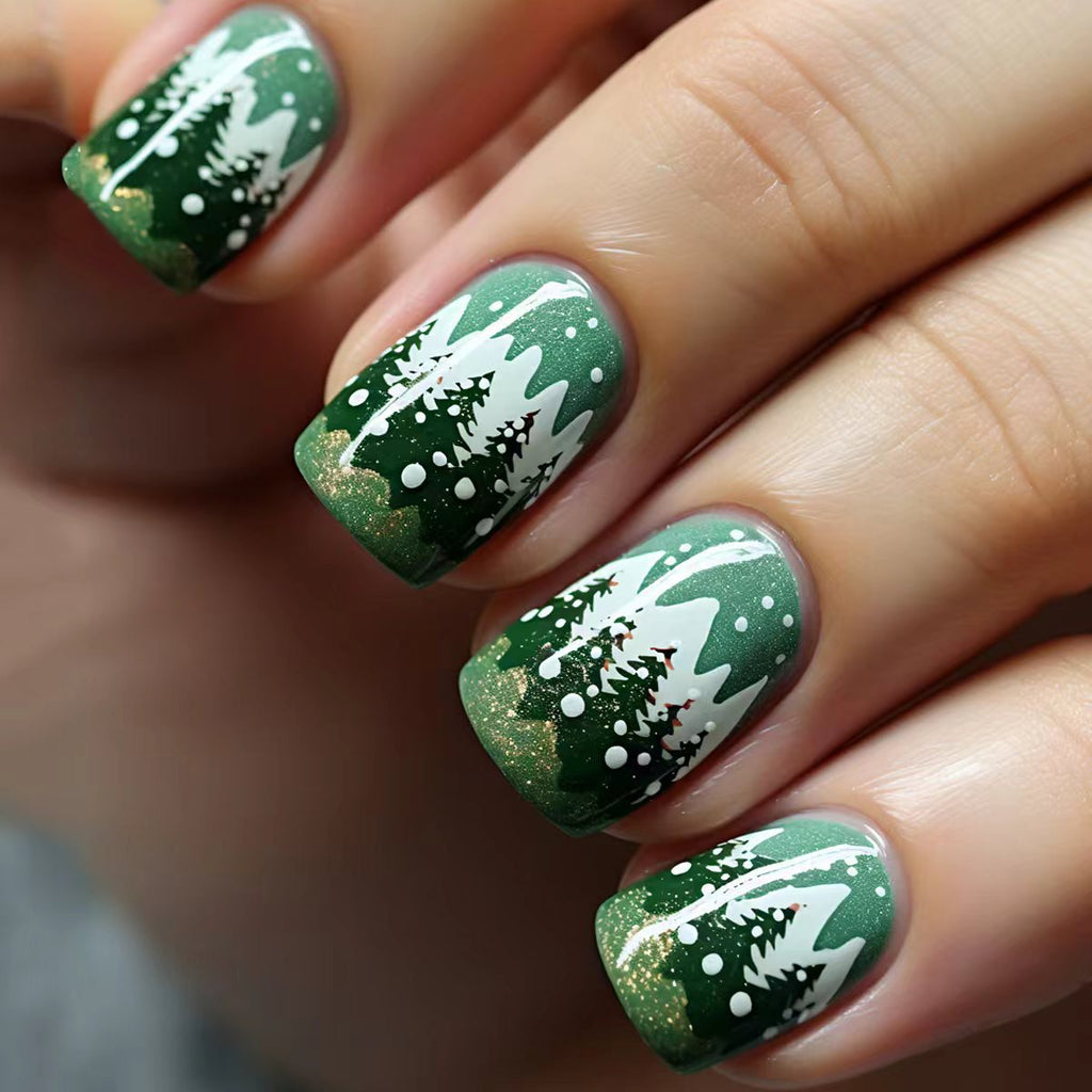 Nail art festosa nella foresta invernale