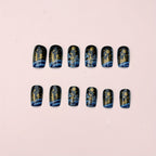 Nail art con scena invernale festosa