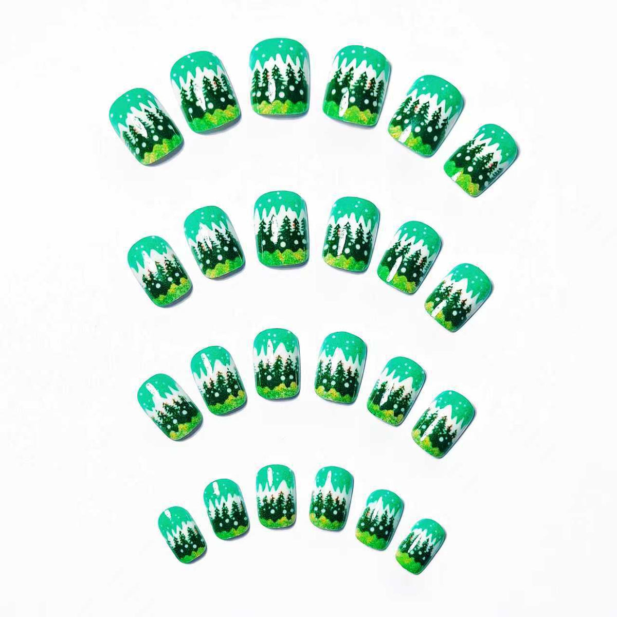 Nail art festosa nella foresta invernale