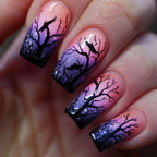 Nail art creativa con il mistico design della foresta autunnale