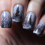 Nail art artificiale con motivo foresta invernale