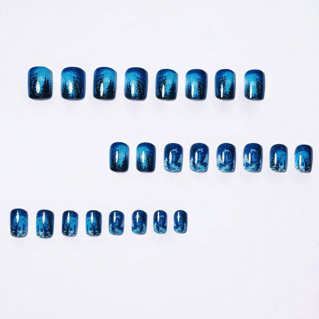 Nail art artistica nella foresta invernale