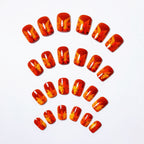 Nail art con motivo a foglie autunnali