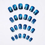 Nail art artistica nella foresta invernale