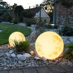 Lampada da giardino ad energia solare con design lunare