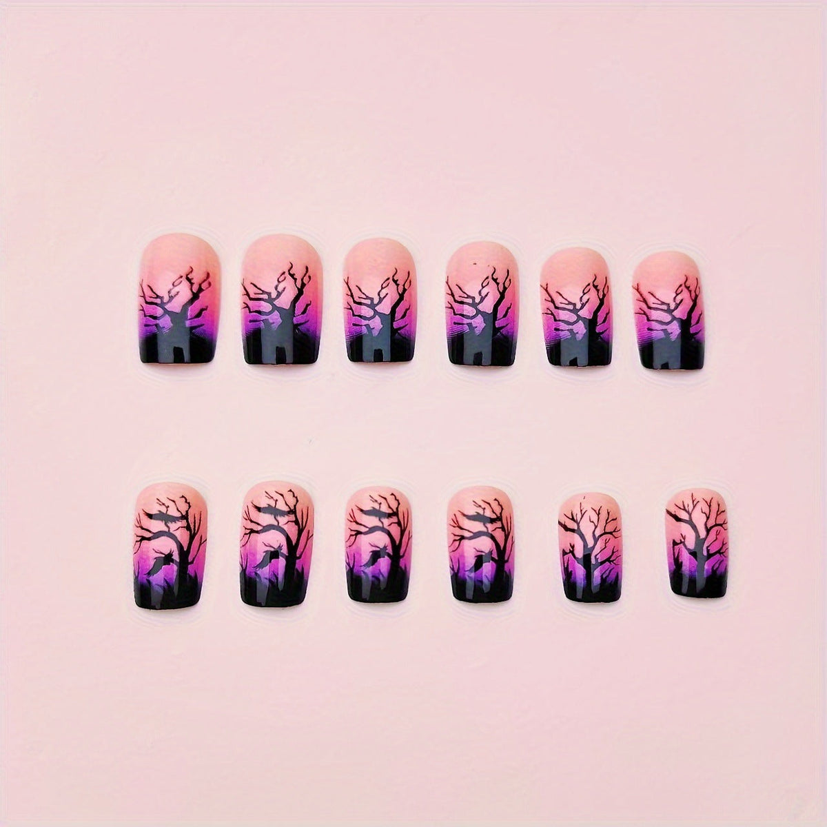 Nail art creativa con il mistico design della foresta autunnale
