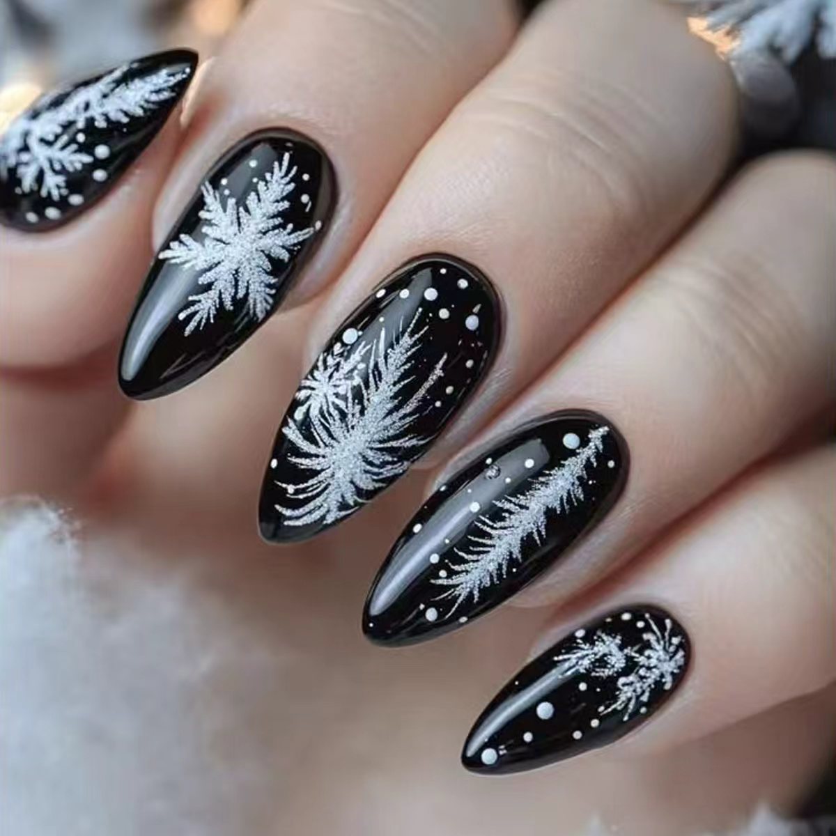 Elegante nail art a tema invernale