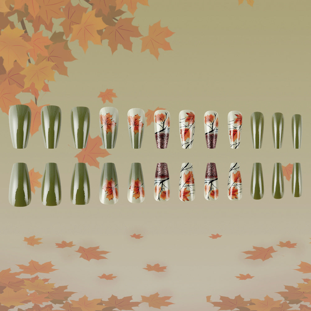 Nail art press-on a tema foglie autunnali