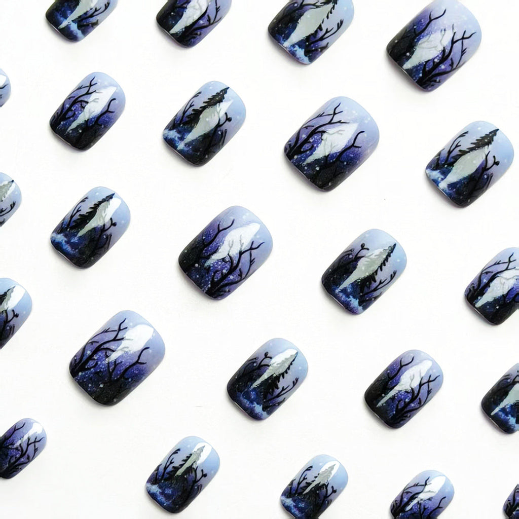 Nail art artificiale con motivo foresta invernale