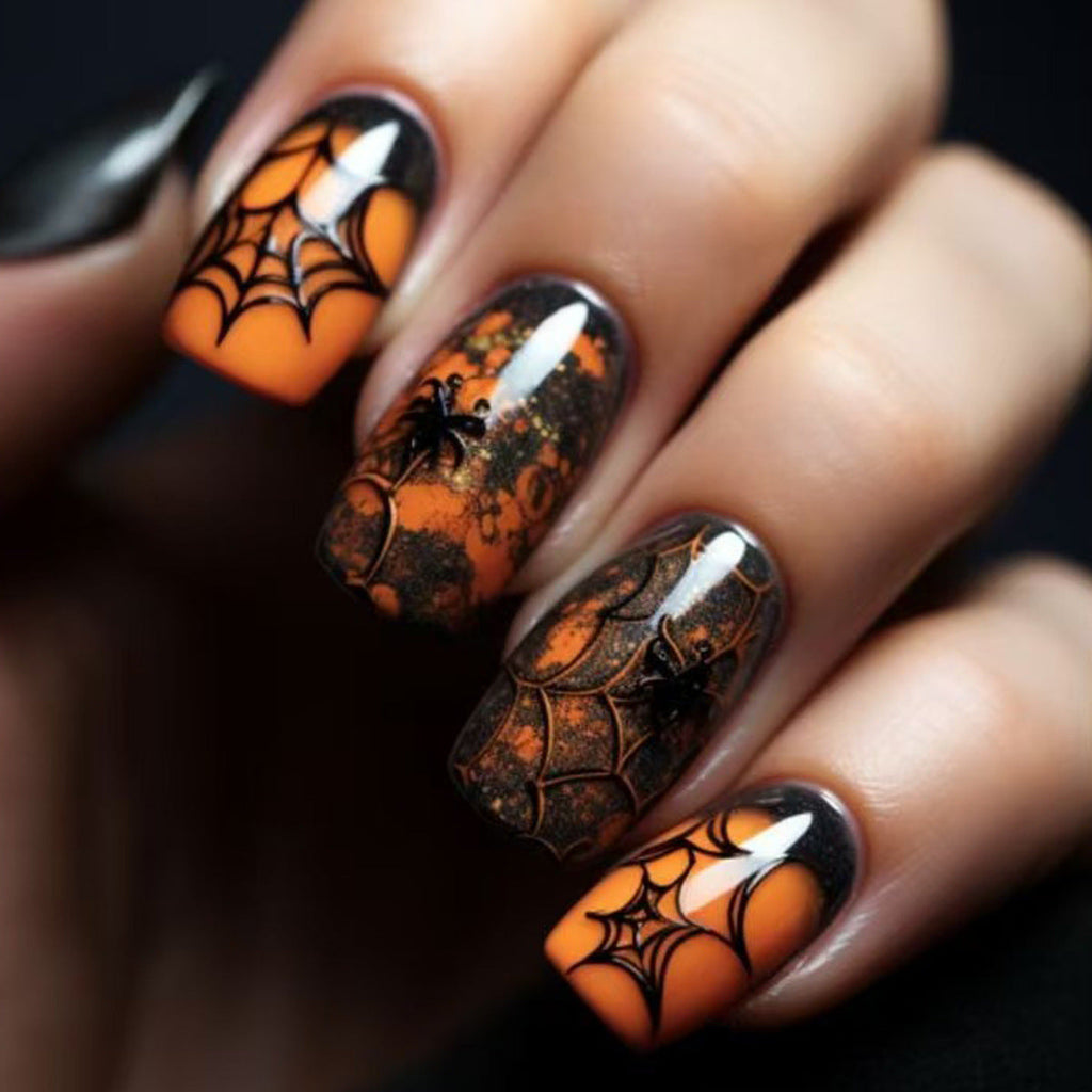 Nail art con ragnatela a tema Halloween