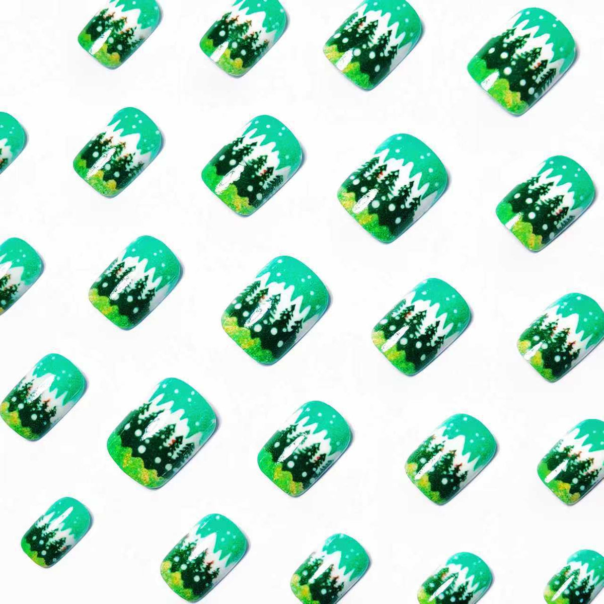 Nail art festosa nella foresta invernale