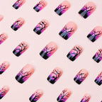Nail art creativa con il mistico design della foresta autunnale