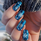Nail art glitterata a tema invernale festivo