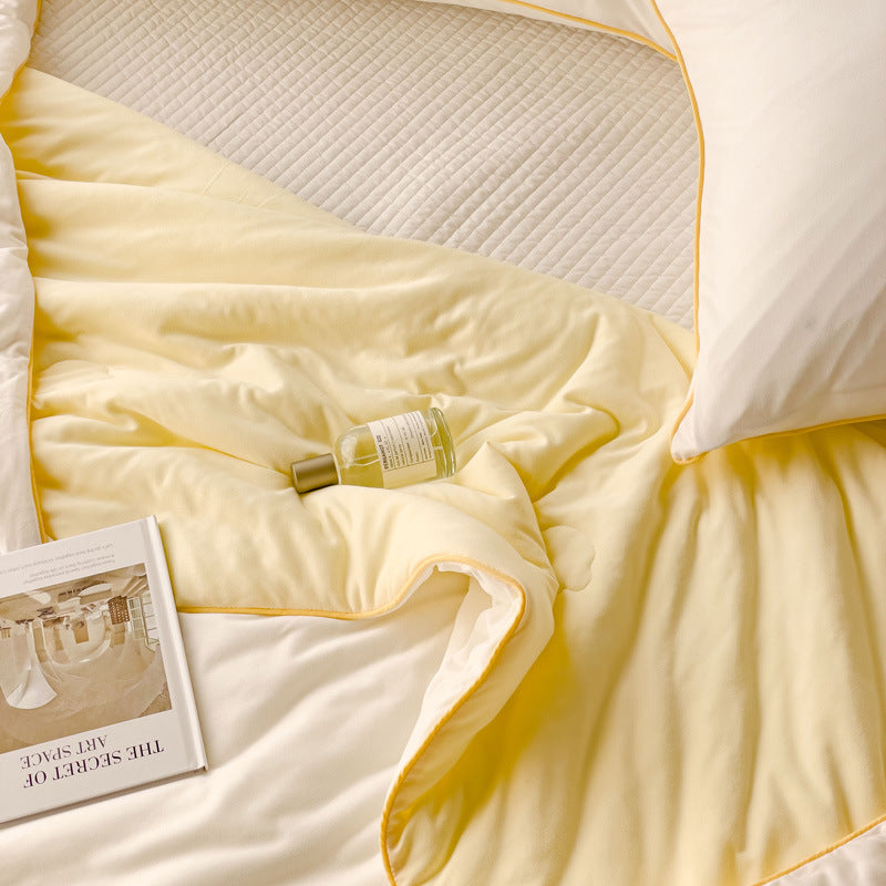 Piumino da donna di alta qualità con superficie vellutata ed elegante trapuntatura