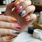 Design per nail art ispirato alle foglie autunnali