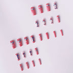Set per unghie artificiali con design natalizio festivo e dettagli glitterati