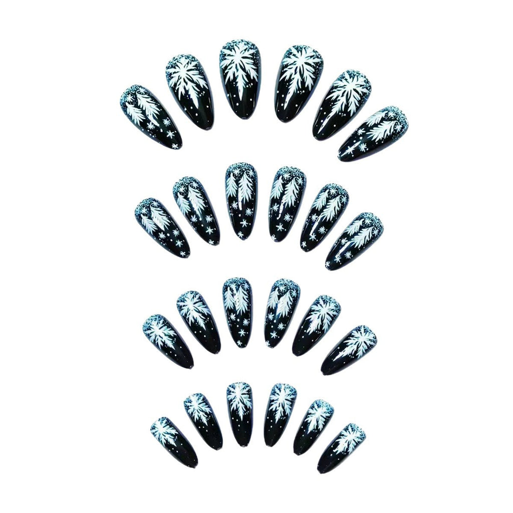Nail art a tema invernale innevato