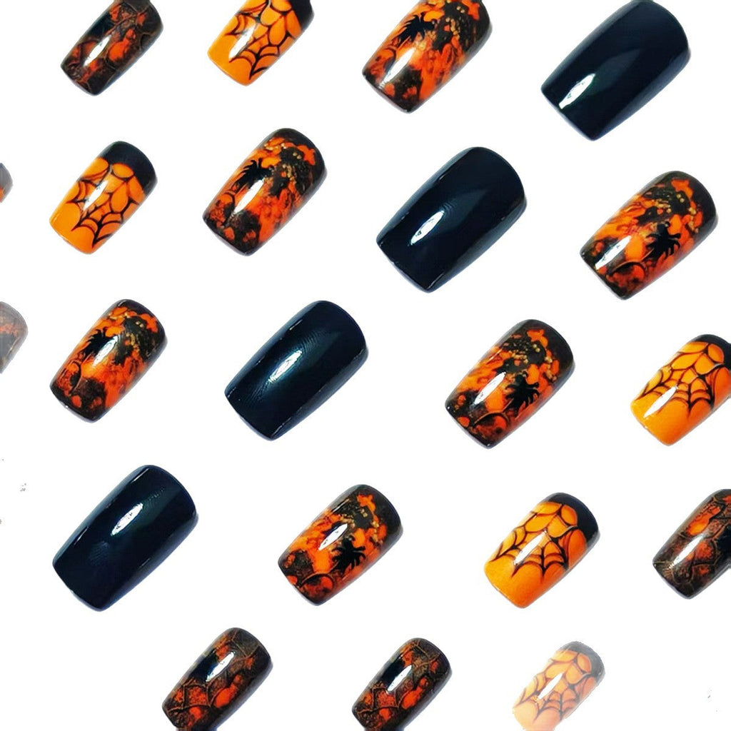 Nail art con ragnatela a tema Halloween