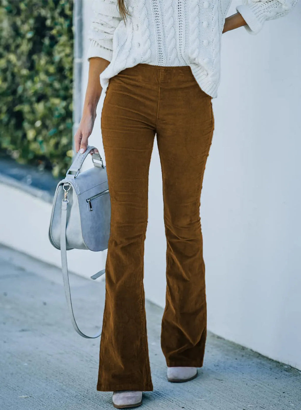 Pantaloni larghi a coste da donna con vita elasticizzata e gambe svasate, comodi ed eleganti