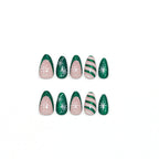 Set per unghie artificiali con elegante design natalizio
