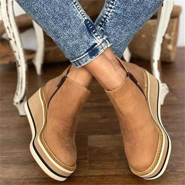 Lussuosi stivali in pelle da donna con tacco medio-alto per un comfort che dura tutto il giorno e uno stile classico