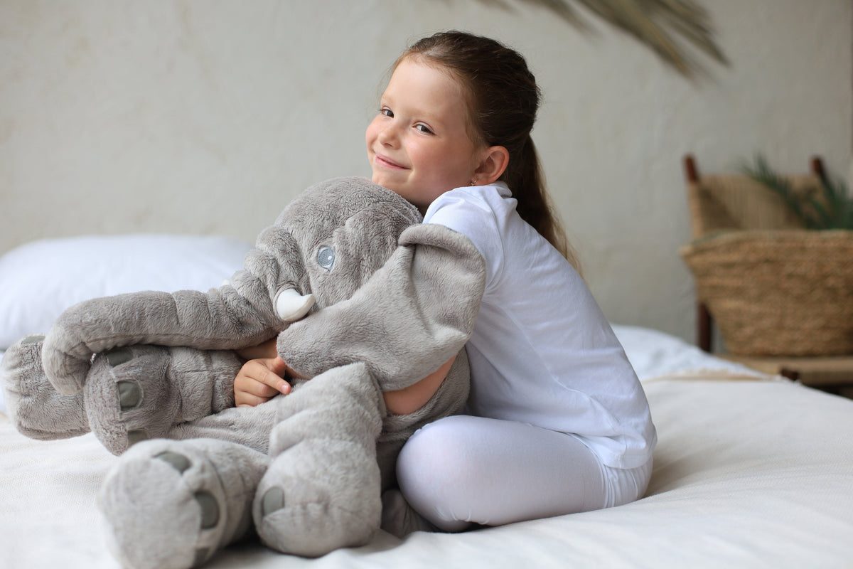 Cuscino di peluche a forma di elefante per la cameretta bebè