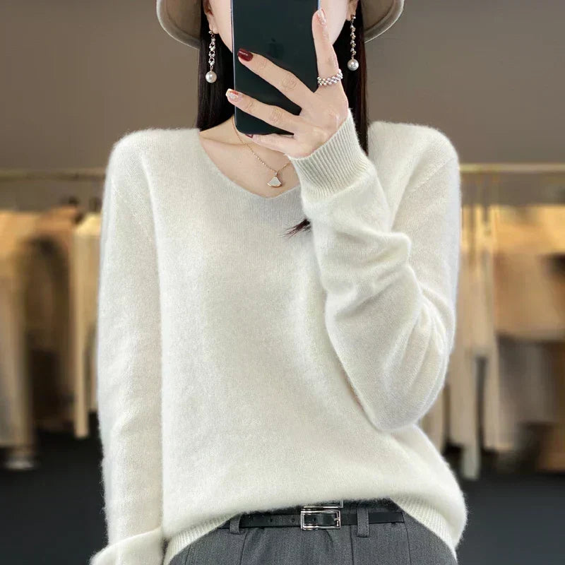 Maglione da donna con scollo a V in lana merino Aurelle, essenziale per tutti i giorni