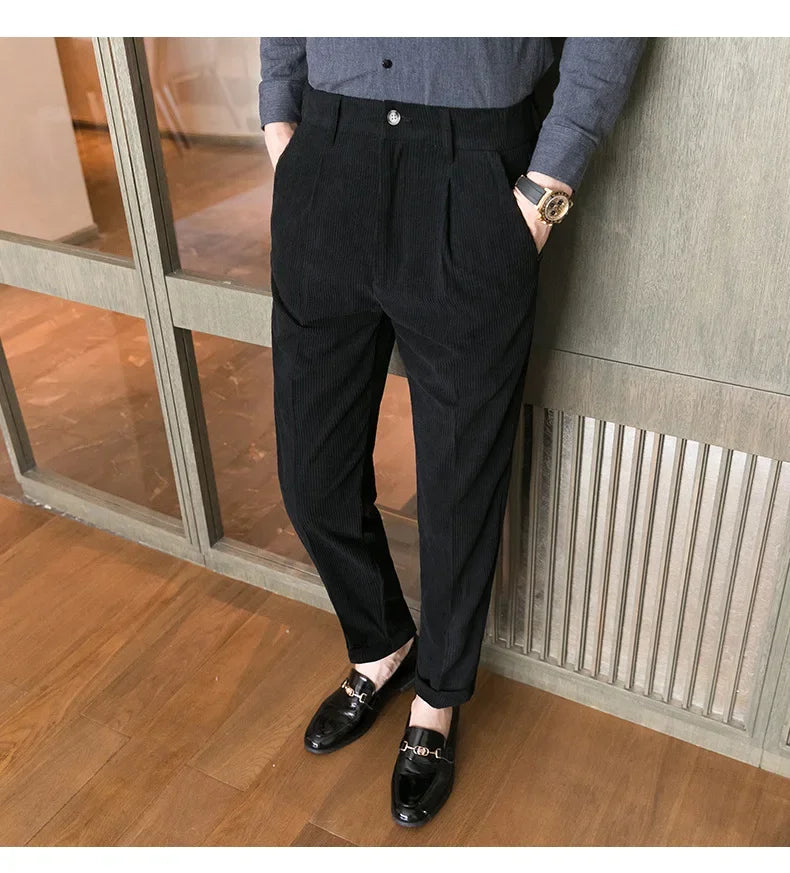 Pantaloni classici in velluto a coste da uomo