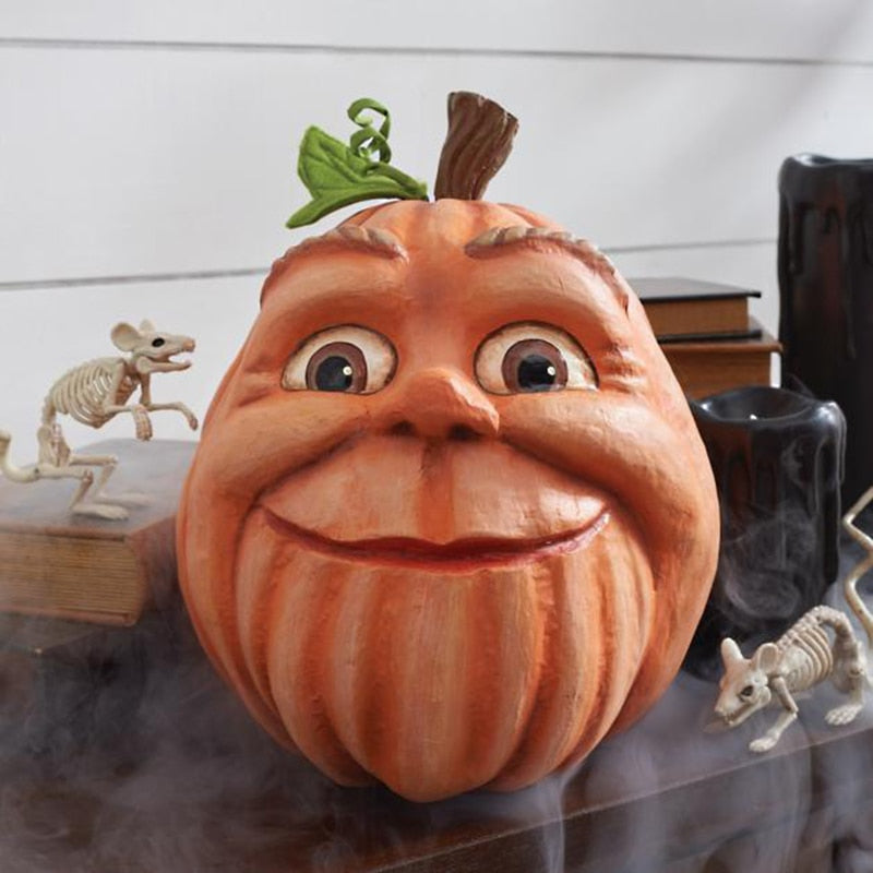 Decorazione di Halloween con volti di zucca espressivi
