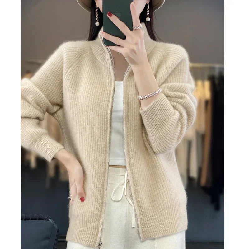 Cardigan/maglione da donna con cerniera in pura lana 100%.