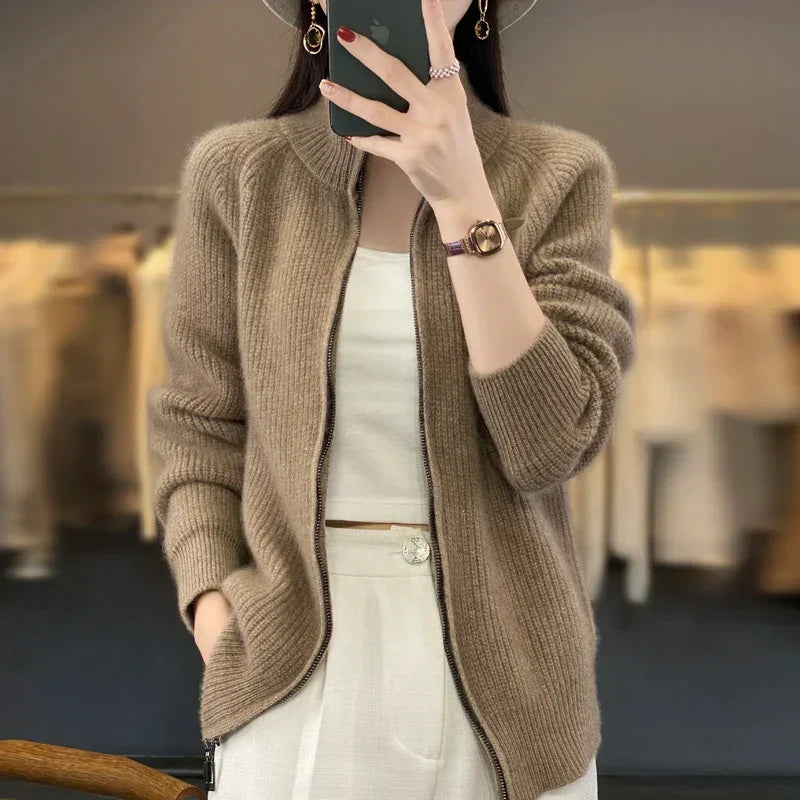 Cardigan/maglione da donna con cerniera in pura lana 100%.