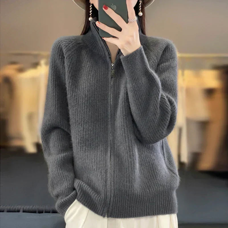 Cardigan/maglione da donna con cerniera in pura lana 100%.