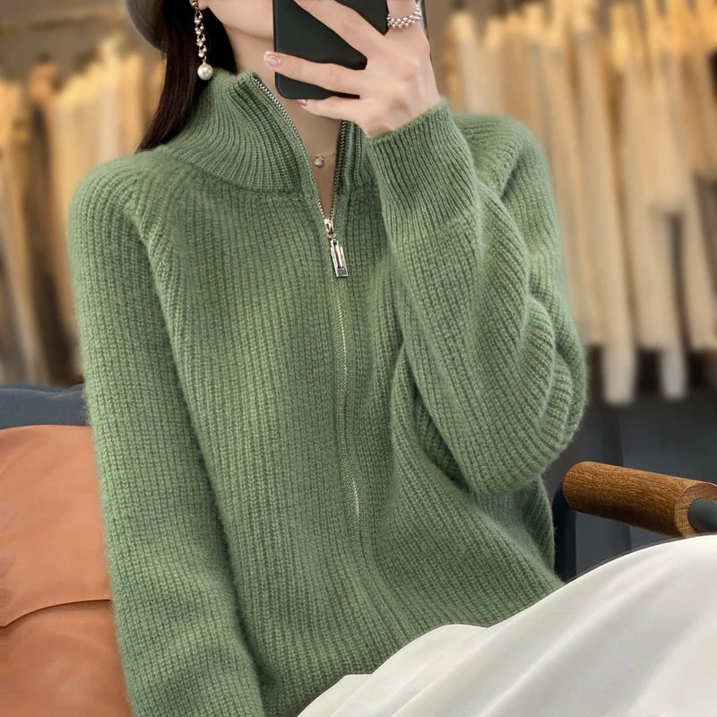 Cardigan/maglione da donna con cerniera in pura lana 100%.